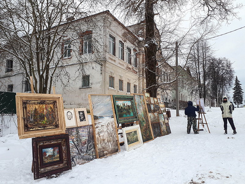 Вернисаж у дома купцов Рыжковых в Калязине